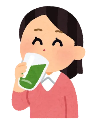 青汁を飲んでいる女性