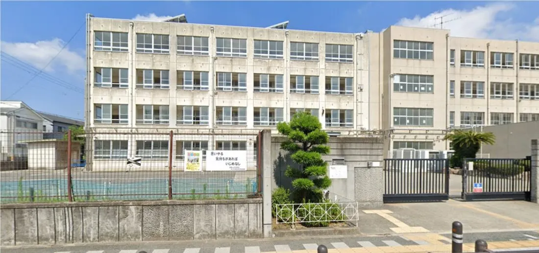 浅香山中学校の校舎