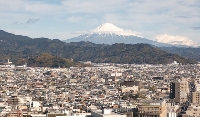 富士山と富士山が見える街