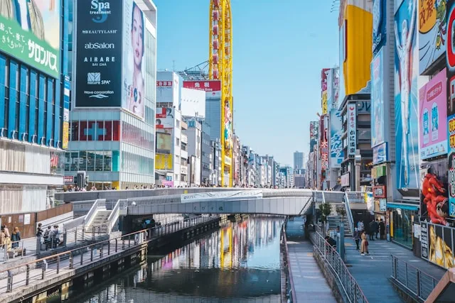 大阪市内の難波の風景