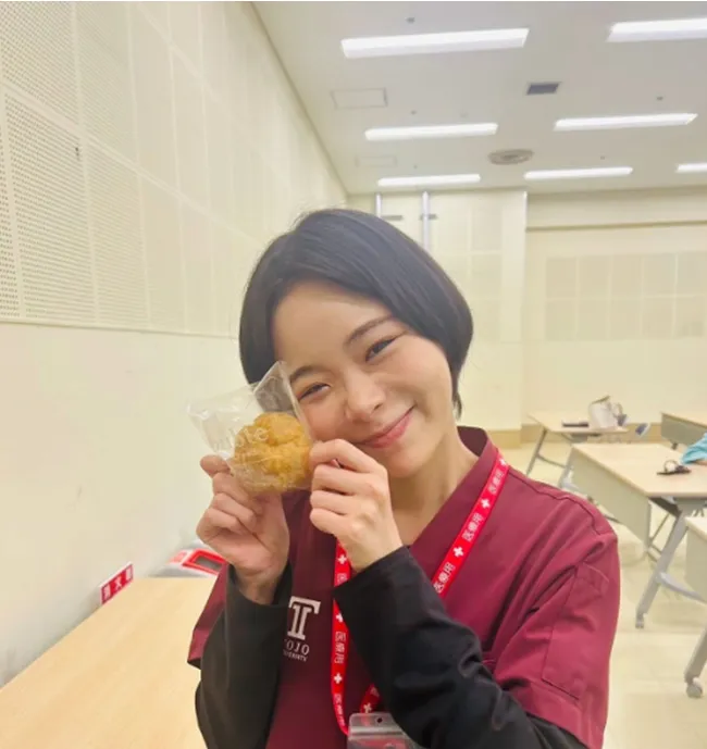 趣里